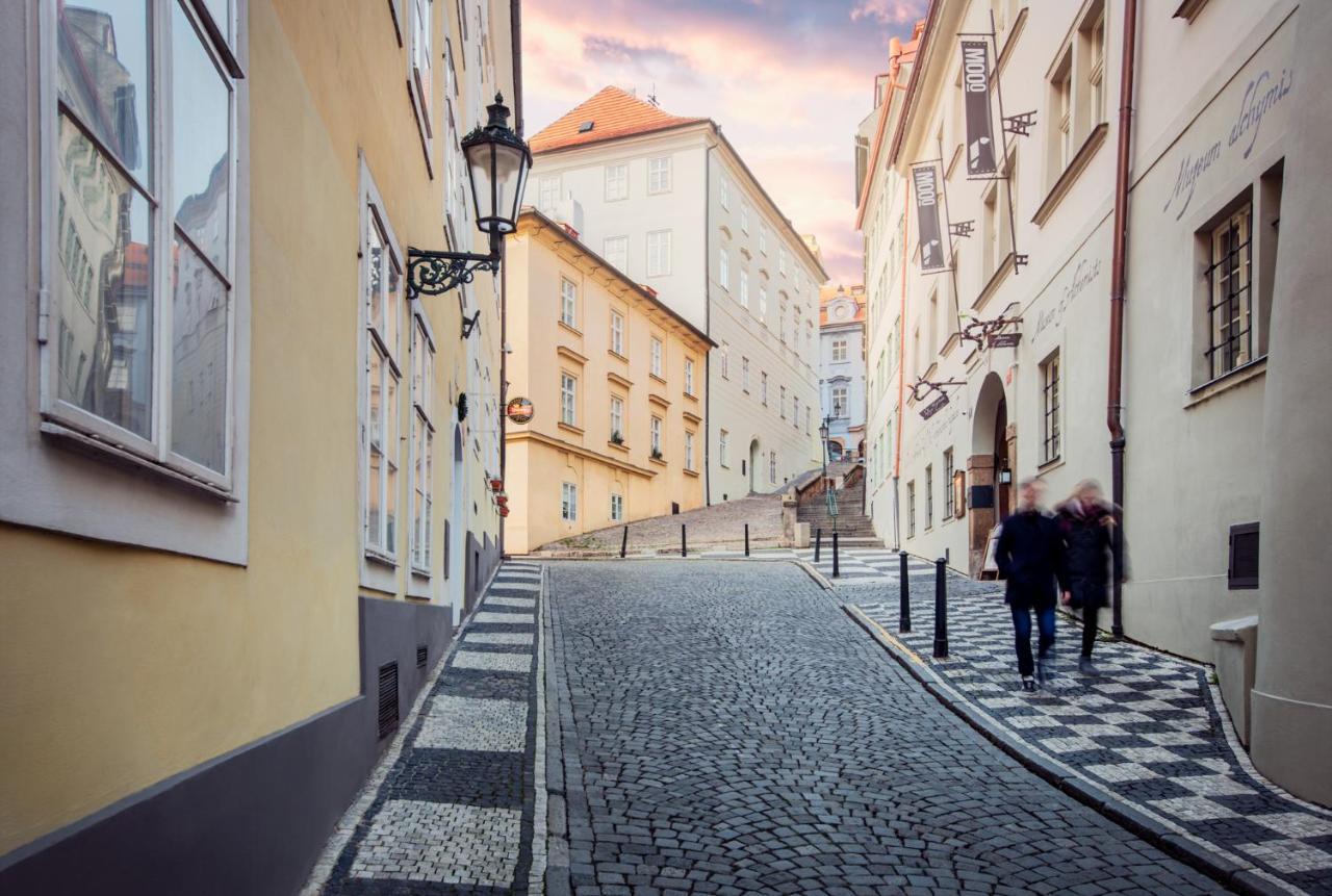 Hotel U Bílé Lilie Praga Exterior foto